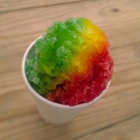 Photo taken at TexasSno - New Orleans Style Snoballs by Hieu on 7/18/2012