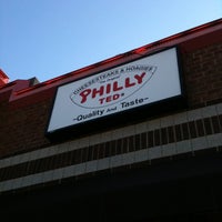 Снимок сделан в Philly Ted&amp;#39;s Cheesesteaks &amp;amp; Subs пользователем Mallorie B. 7/3/2011