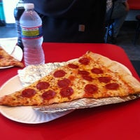 รูปภาพถ่ายที่ Pizza Boli&amp;#39;s โดย Christina G. เมื่อ 4/9/2011