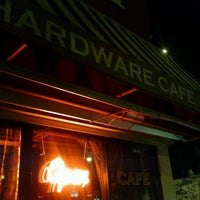 Снимок сделан в Allen Street Hardware Cafe пользователем EJ T. 7/9/2011