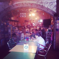 รูปภาพถ่ายที่ The Cafe Capri โดย Leah L. เมื่อ 6/16/2012