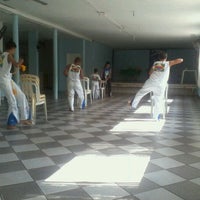 Photo taken at Escola de Capoeira Ginga dos Ventos - AMMO by Flavio C. on 3/3/2012
