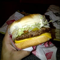 1/29/2012 tarihinde DaDadohziyaretçi tarafından Fat Burger'de çekilen fotoğraf