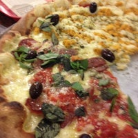 Photo taken at Patroni Pizza by Izabele C. on 8/4/2012