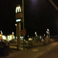 Foto tirada no(a) McDonald&amp;#39;s por Elliott M. em 1/10/2012