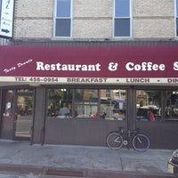 Foto scattata a Tasty Restaurant &amp;amp; Cafe da Joey R. il 4/29/2012