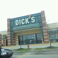 Photo taken at DICK&amp;#39;S Sporting Goods by Aaron N. on 11/15/2011