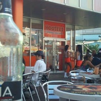 Photo taken at Hooters Odaiba Garden by Yamada A. on 8/28/2011