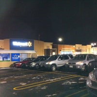 รูปภาพถ่ายที่ Walmart Supercentre โดย Joe P. เมื่อ 12/22/2010
