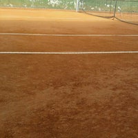 Photo taken at Pasco Tenis by Fernanda Lis G. on 4/22/2012