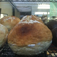 6/12/2012 tarihinde Amanda S.ziyaretçi tarafından Aggie Mae&amp;#39;s Bakery &amp;amp; Deli'de çekilen fotoğraf