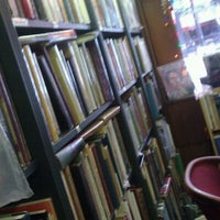 11/25/2011 tarihinde ᴡ P.ziyaretçi tarafından Old Tampa Book Company'de çekilen fotoğraf