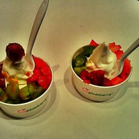 Photo taken at Pinkberry by JunRaymond S. on 9/25/2011
