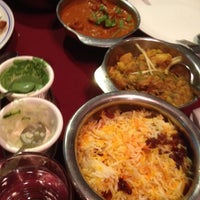 Das Foto wurde bei Omar Shariff Authentic Indian Cuisine von ✈️⚓️😃😀😊 am 8/25/2012 aufgenommen