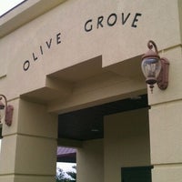 Снимок сделан в Olive Grove Restaurant &amp;amp; Lounge пользователем Brittainy D. 9/15/2011