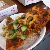 4/30/2011 tarihinde Appetite for Goodziyaretçi tarafından Grotto Pizzeria &amp;amp; Restaurant'de çekilen fotoğraf