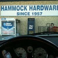 รูปภาพถ่ายที่ Hammock Hardware โดย Joseph I. เมื่อ 12/2/2011