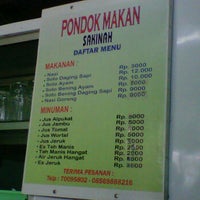 Photo taken at Pondok Makan Sakinah by Dila Q. on 12/17/2011