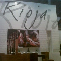 รูปภาพถ่ายที่ Rioja Restaurant โดย Uriel R. เมื่อ 10/13/2011