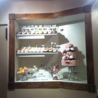 11/27/2011 tarihinde Nicole A.ziyaretçi tarafından Sweet Themez Cake &amp;amp; Cupcake'de çekilen fotoğraf