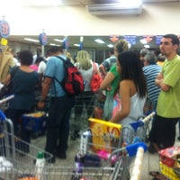 Photo taken at Supermercados Mundial by Thiago R. on 8/9/2012