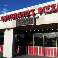 Снимок сделан в Santeramo&amp;#39;s Pizza &amp;amp; Italian Restaurant пользователем Andrea R. 5/4/2012