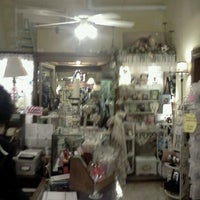 รูปภาพถ่ายที่ The Vineyard Cafe and Gift Shop โดย Michelle L. เมื่อ 2/28/2012