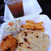 Foto diambil di Guanaco Salvadoran Cuisine food truck oleh Donna E. pada 8/24/2012
