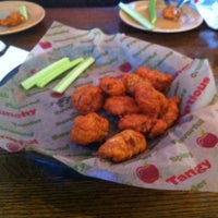 Photo taken at Applebee&#39;s Neighborhood Grill &amp; Bar by Wagn82 A. on 6/26/2012