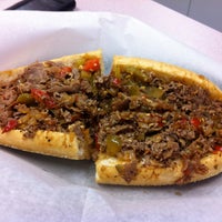 Photo prise au Direct From Philly Cheesesteaks par Steve R. le8/20/2012