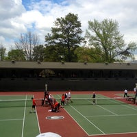 3/21/2012 tarihinde Courtney M.ziyaretçi tarafından Dan Magill Tennis Complex'de çekilen fotoğraf