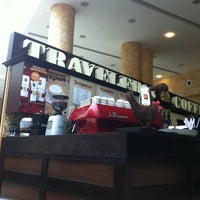 Photo taken at Traveler&amp;#39;s Coffee by Zaitsevi on 7/29/2012