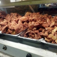 6/15/2012にJAXnCHUXがChuckie&amp;#39;s Fried Chickenで撮った写真