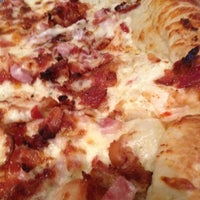 รูปภาพถ่ายที่ Brozinni Pizzeria โดย Douglas K. เมื่อ 5/5/2012