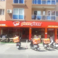 Photo taken at Pizza Pizza by Mustafa K. on 7/6/2012