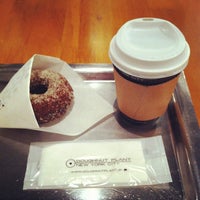 Photo taken at DOUGHNUT PLANT 自由が丘店 by おやつ セ. on 8/8/2012