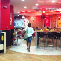 Photo taken at Burger King by Ahmed B. on 7/28/2012