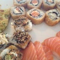 Foto diambil di Sushi Mori oleh Daniel O. pada 8/10/2012