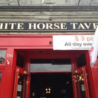 รูปภาพถ่ายที่ White Horse Tavern โดย Kylee W. เมื่อ 8/12/2012