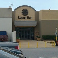 รูปภาพถ่ายที่ Harford Mall โดย Gigi G. เมื่อ 8/5/2012