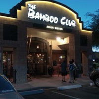 Foto tomada en The Bamboo Club Asian Bistro  por Doug C. el 5/22/2011