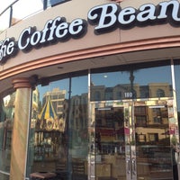 Foto diambil di The Coffee Bean &amp; Tea Leaf oleh Tony B. pada 5/20/2012