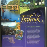 รูปภาพถ่ายที่ Frederick Visitor Center โดย David B. เมื่อ 12/28/2011