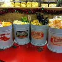 Foto scattata a Cravings Gourmet Popcorn da Emily W. il 11/17/2011