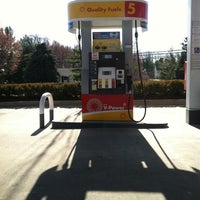 3/9/2012 tarihinde Charlie K.ziyaretçi tarafından Shell'de çekilen fotoğraf