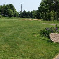 รูปภาพถ่ายที่ Sandstone Hollow Golf โดย Harley B. เมื่อ 5/28/2012