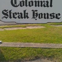 Foto tirada no(a) Colonial Steak House por Ross B. em 8/24/2012