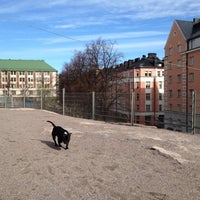 Photo taken at Nervanderin puistikon koira-aitaus by Sami V. on 4/29/2012