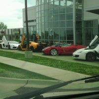 Das Foto wurde bei Lamborghini Chicago von Juan U am 8/8/2012 aufgenommen