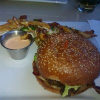 10/7/2011にHeather L.がH Burgerで撮った写真